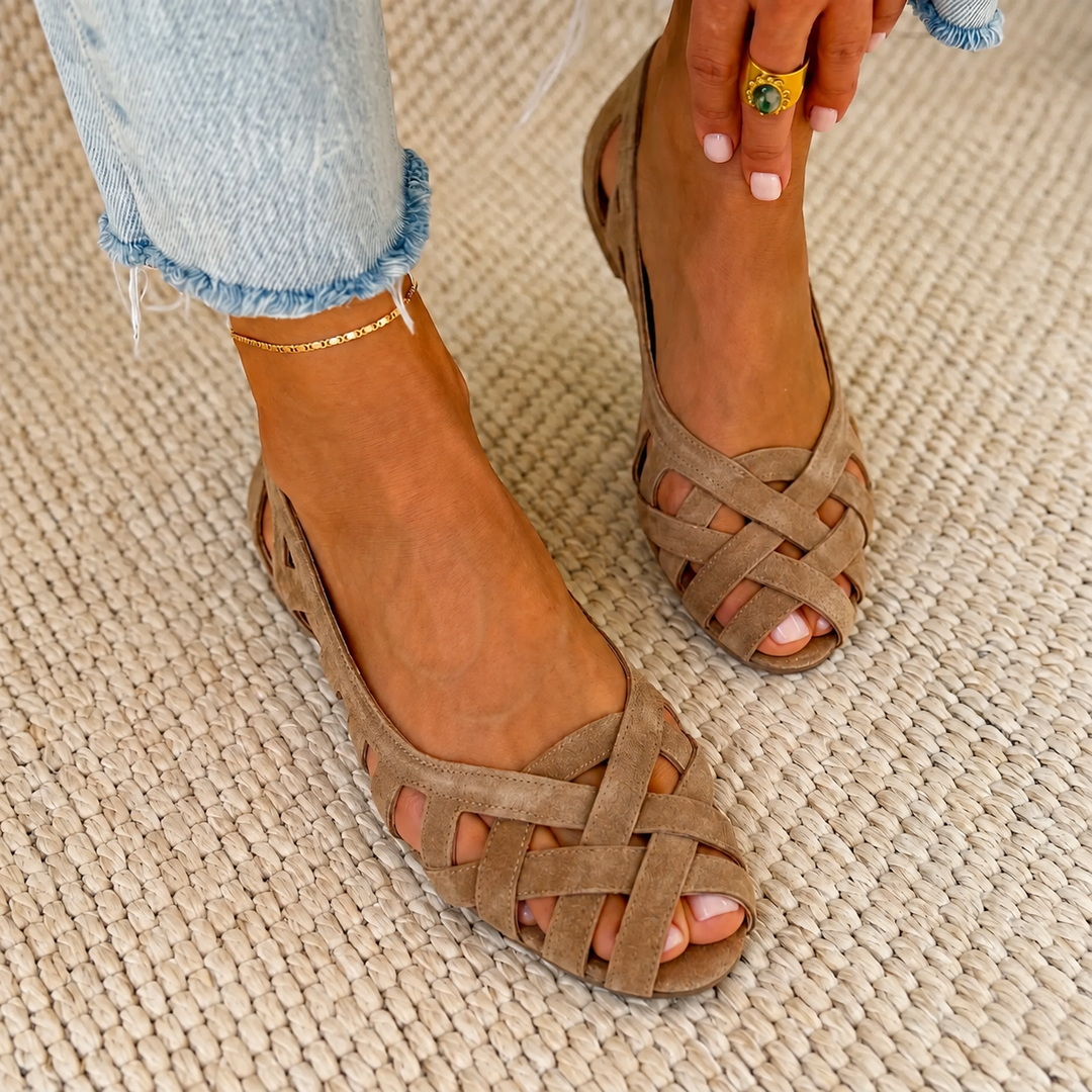 Bennett and Lowe Jenefer lightweight comfort women's sandals with cushioned straps and textured soles, ideal for casual wear.