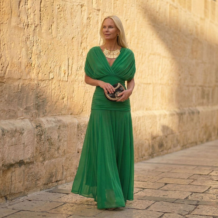Elegant green Bennett and Lowe Sienna vestidos signature dress with a fitted waist and flowing skirt, stylish and sophisticated.