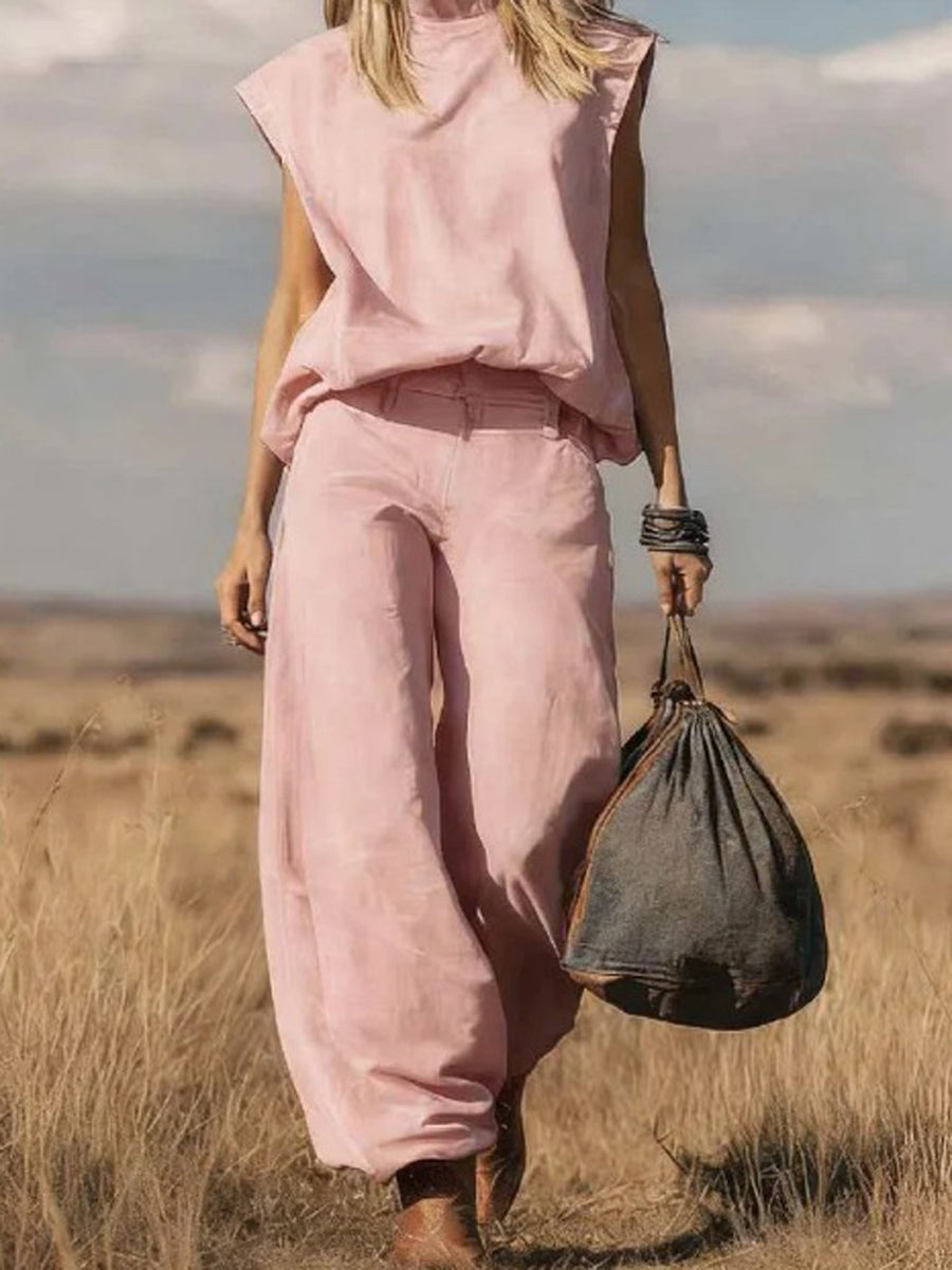 Bennett and Lowe Yvonne loose wide-leg pants suit featuring a stylish, relaxed fit with wide-leg trousers and matching top.