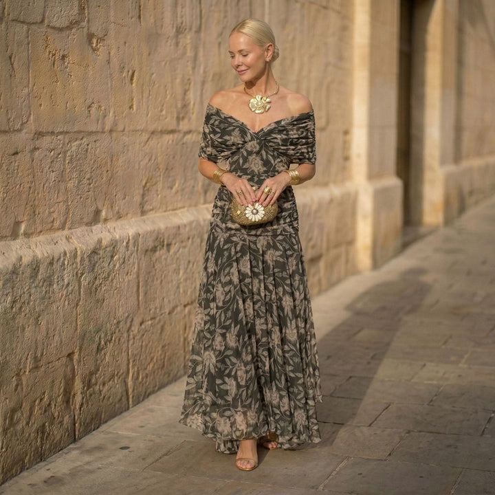 Elegant botanical print Bennett and Lowe Madison vestidos signature dress with flowing fabric and floral design.