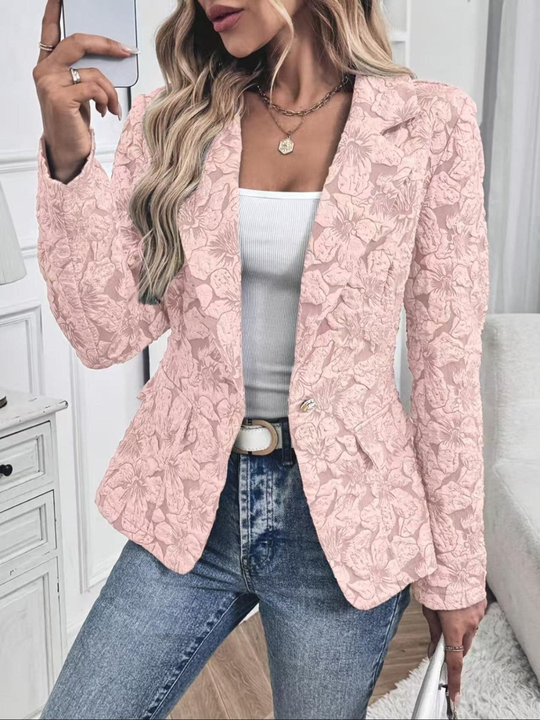 Linda paisley-print fitted blazer by Bennett and Lowe, long sleeve tailored blazer with a stylish paisley pattern.