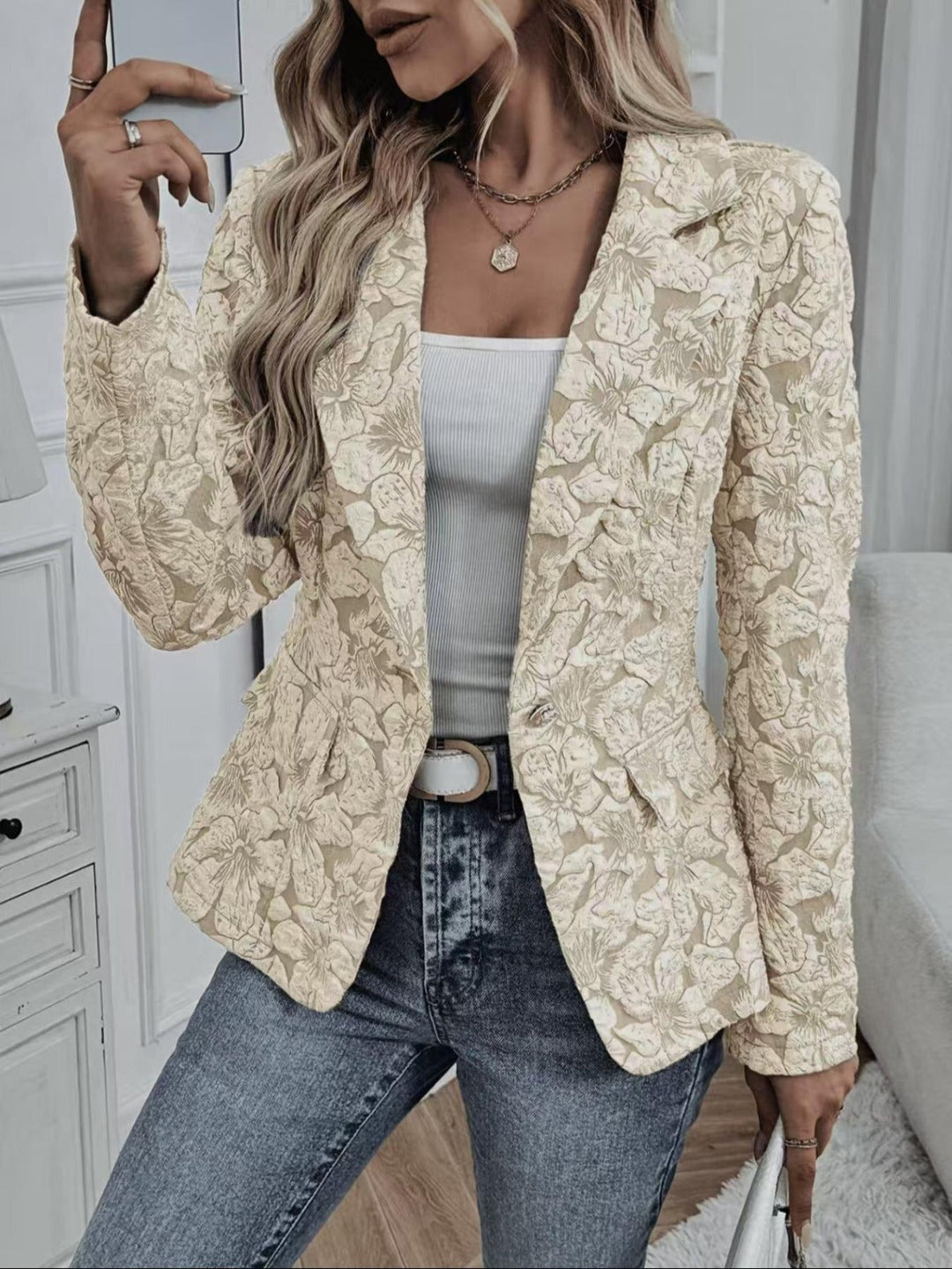 Linda paisley-print fitted blazer by Bennett and Lowe featuring long sleeves, tailored fit, and stylish paisley pattern.