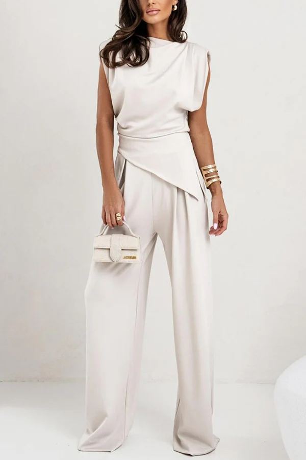 Sarah relaxed top and pants set by Bennett and Lowe, featuring comfortable fabric and casual style, shown in a coordinated outfit.