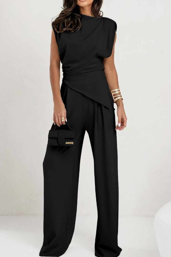Sarah relaxed top and pants set by Bennett and Lowe, featuring comfortable fabric and casual style, shown in a coordinated outfit.